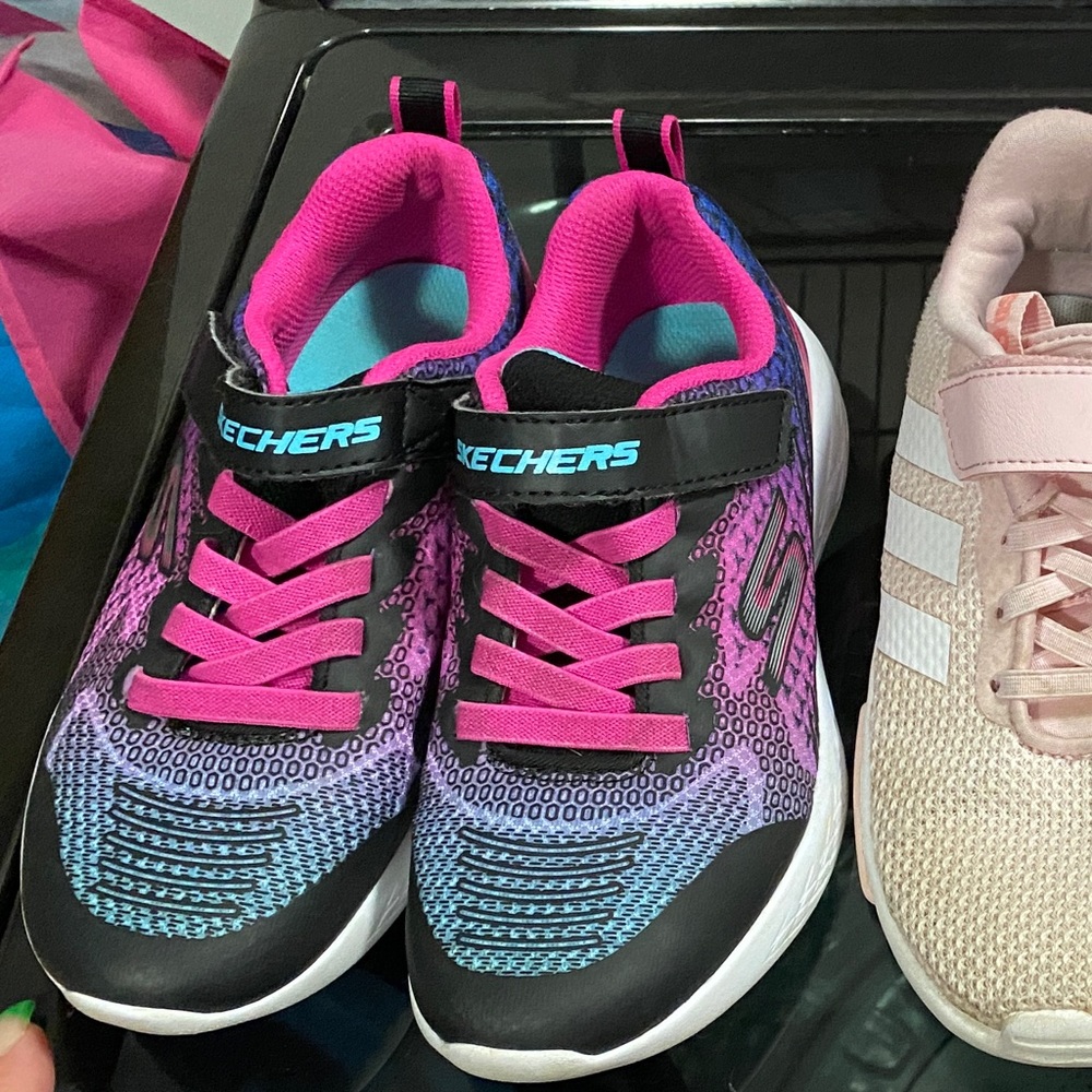 Girls sketchers 1.5